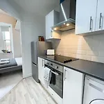 1 Bedroom Main Street Apartment Glasgow