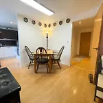 Kelvingrove 2 Bedroom Apartment - Private Parking