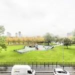Glasgow Green Modern Flat - Private Parking