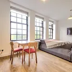 Glasgow Green Modern Flat - Private Parking