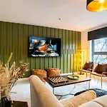 The Arran Suite - Your Stylish Scottish Getaway!