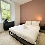 Modern 1Br West End Flat