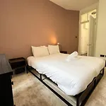 Modern 1Br West End Flat