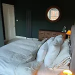 Leo\'S House