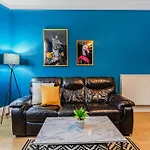 Traditional 1-Bed Flat In Southside