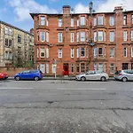 Traditional 1-Bed Flat In Southside
