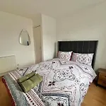 Ideal 3 Bed Home In Glasgow City With Free Parking