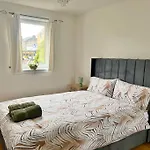 Ideal 3 Bed Home In Glasgow City With Free Parking