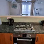 Cosy And Stylish 2-Bedrooms,2-Bathroom Apartament Prime Location