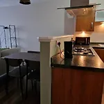 Cosy And Stylish 2-Bedrooms,2-Bathroom Apartament Prime Location