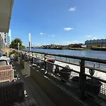 Glasgow Harbour Clyde Waterfront Apartment