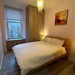 2 Bedroom Apartment Near Glasgow Sec, Hydro & City Centre