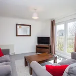 3 Bedroom Duplex With Free Parking