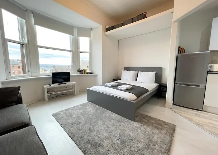 1 Bedroom Main Street Apartment Glasgow