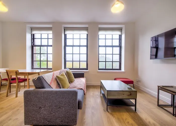 Glasgow Green Modern Flat - Private Parking