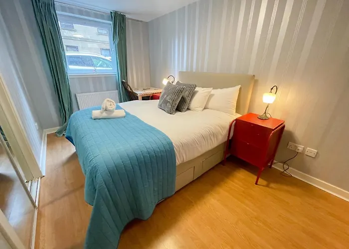 Kelvingrove 2 Bedroom Apartment - Private Parking