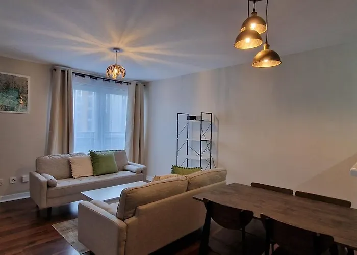 Cosy And Stylish 2-Bedrooms,2-Bathroom Apartament Prime Location