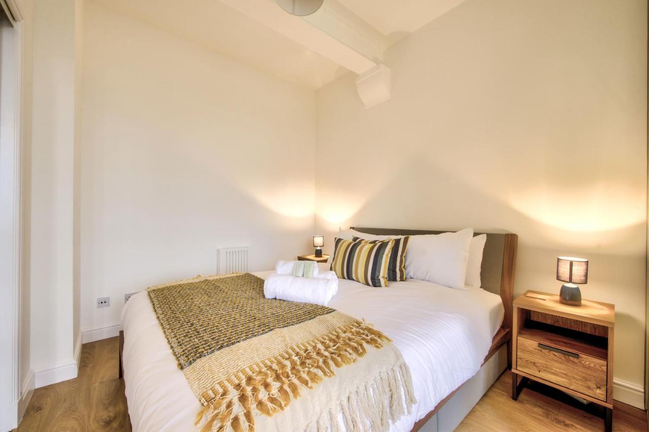 Green Modern Flat - Private Parking *