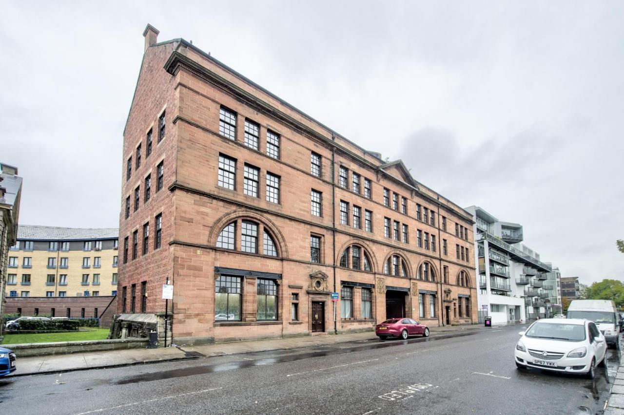 Green Modern Flat - Private Parking Apartment
