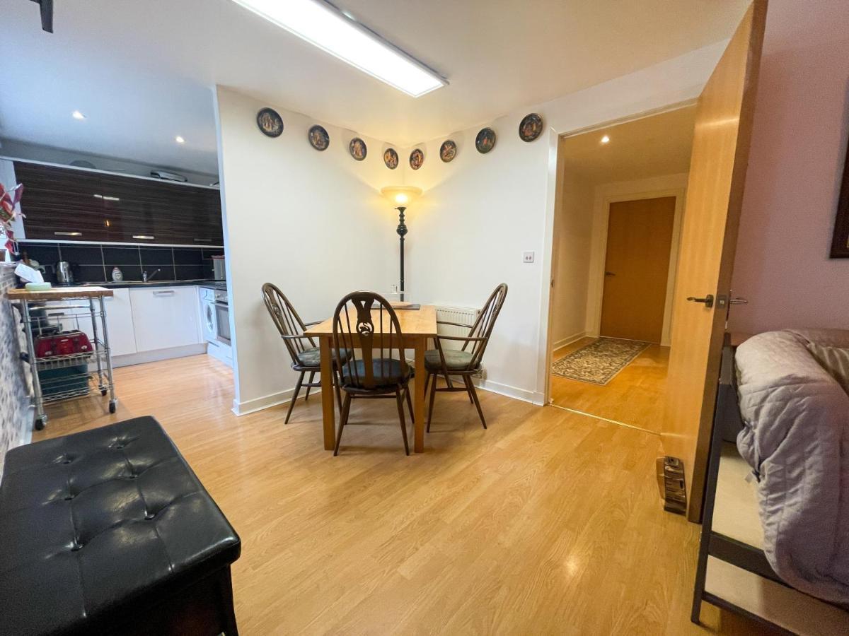 Kelvingrove 2 Bedroom - Private Parking