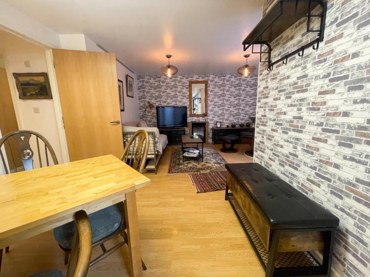 Kelvingrove 2 Bedroom - Private Parking