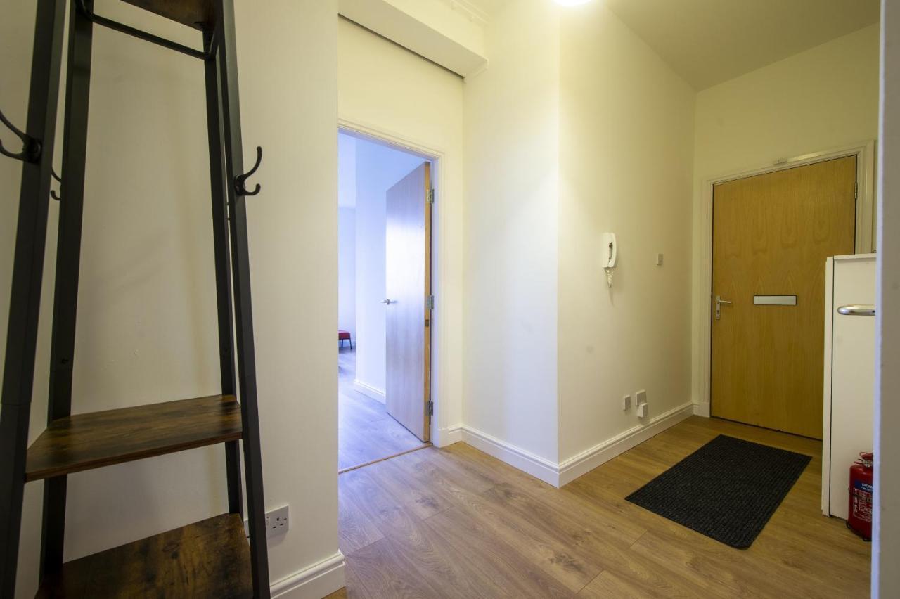 Green Modern Flat - Private Parking Apartment *