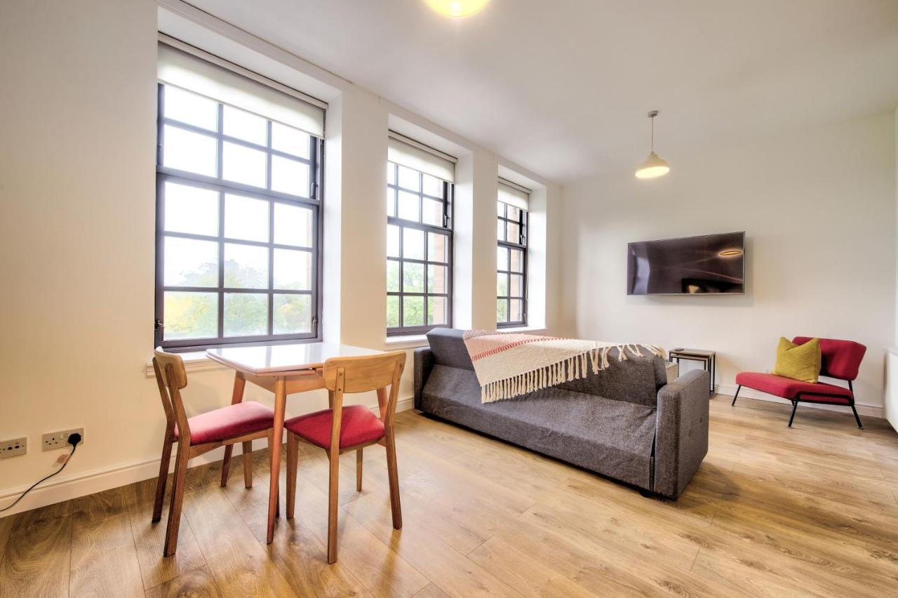 Green Modern Flat - Private Parking *