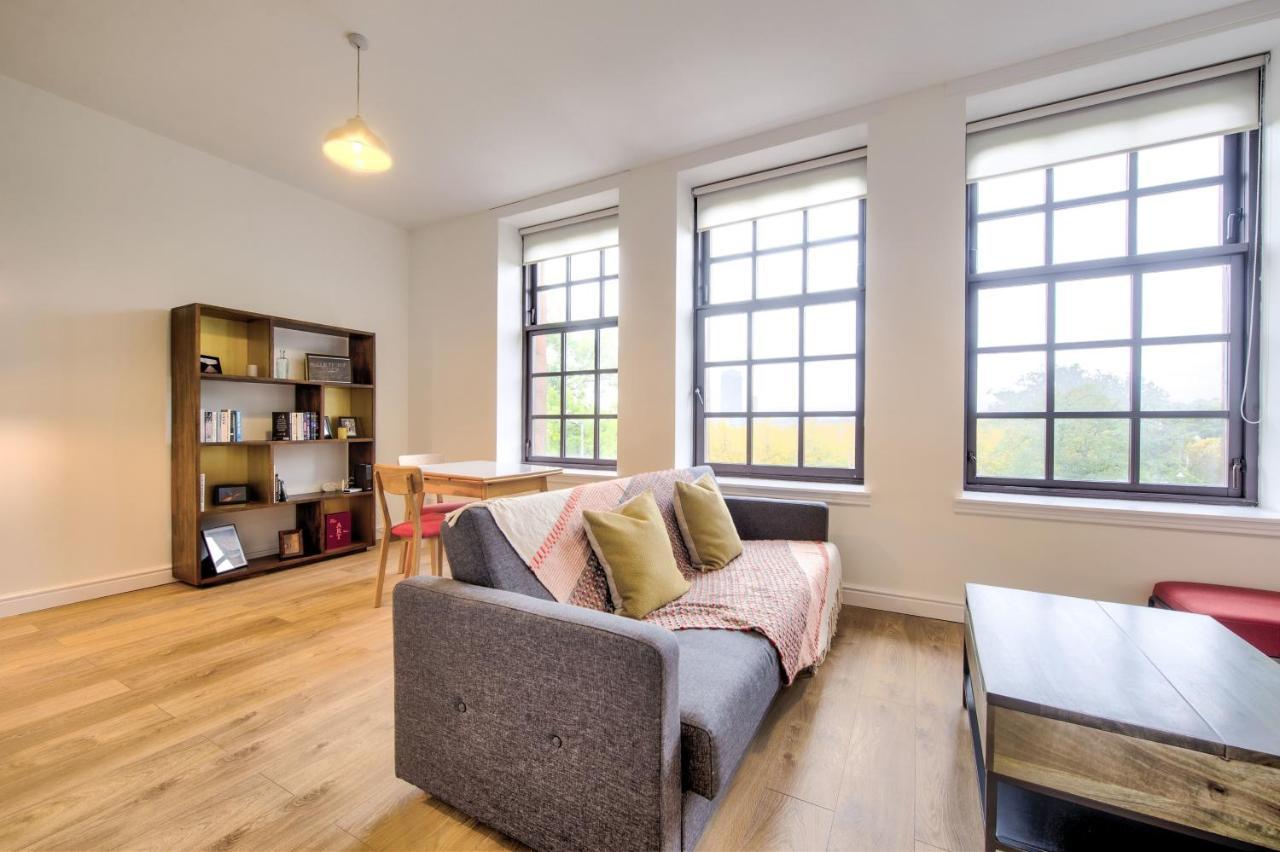 Green Modern Flat - Private Parking *