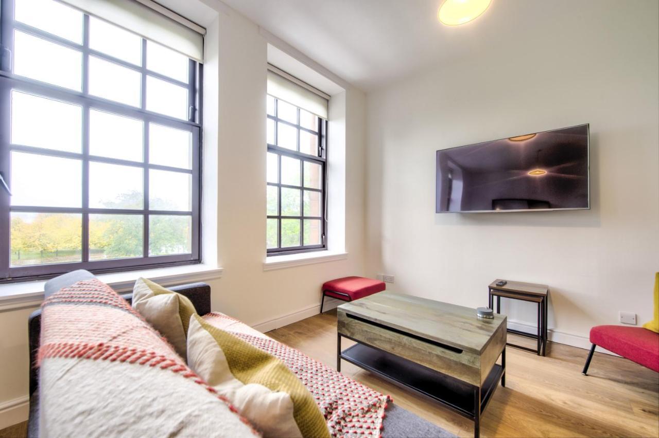 Green Modern Flat - Private Parking * Glasgow