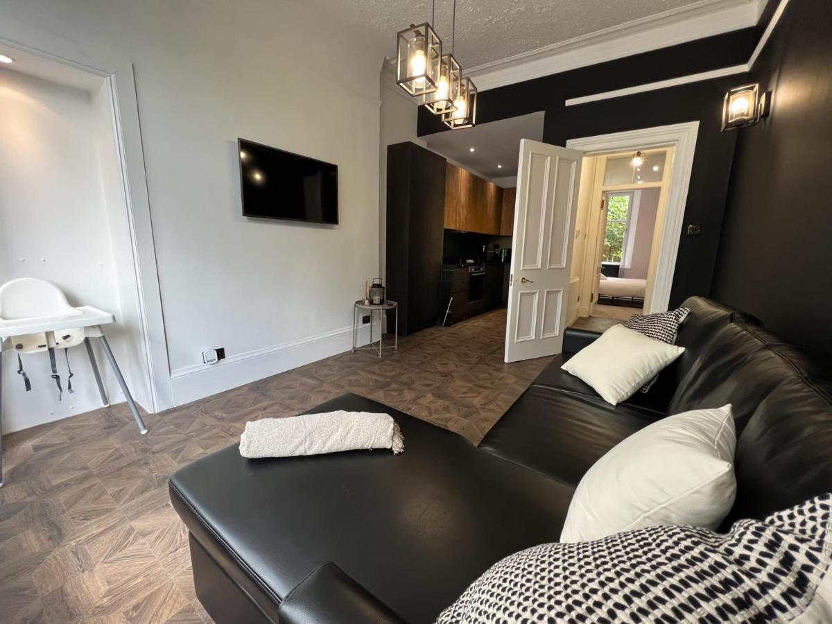 Modern 1br West End Flat