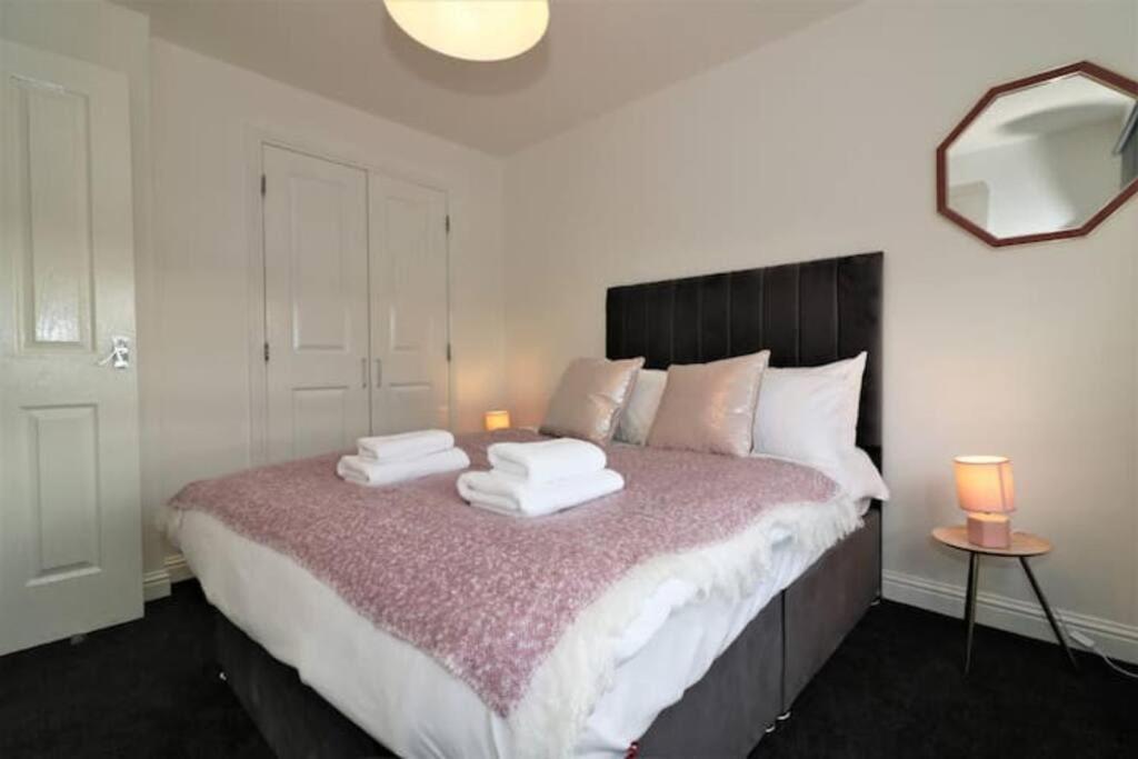 Large 5 Bedroom Townhouse Close To Center * Glasgow