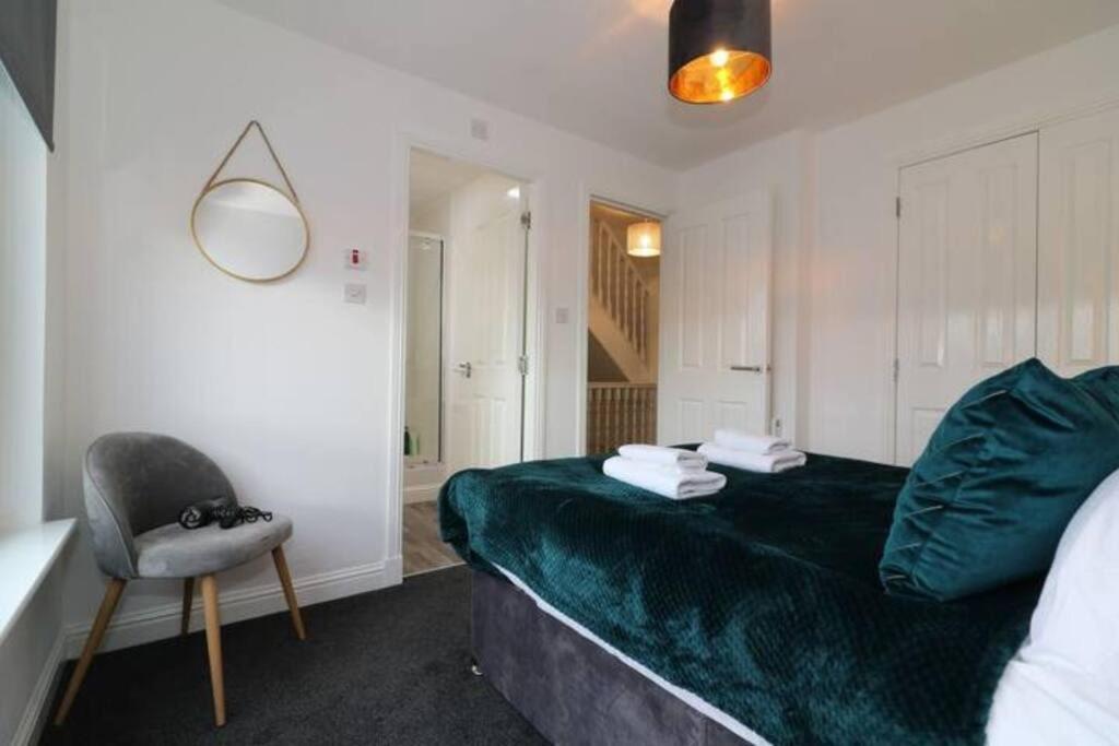 Large 5 Bedroom Townhouse Close To Center Apartment *