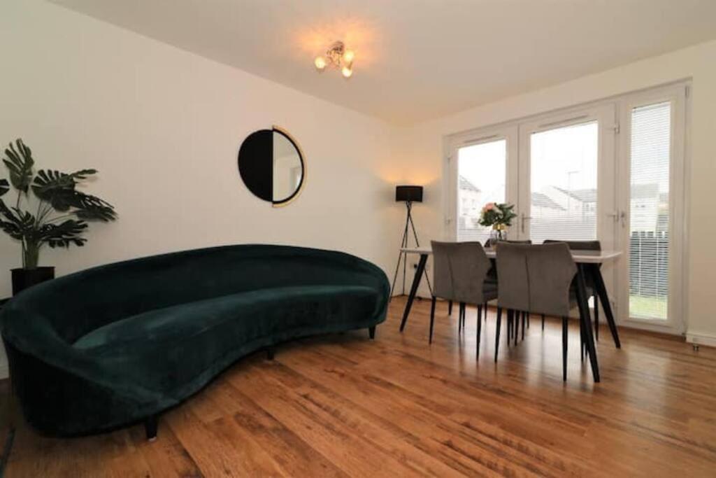 Apartment Large 5 Bedroom Townhouse Close To Center *