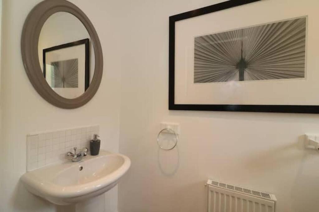 Large 5 Bedroom Townhouse Close To Center * Glasgow