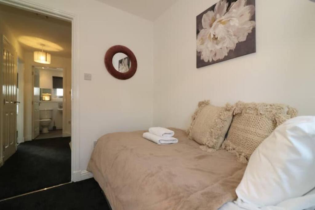 Large 5 Bedroom Townhouse Close To Center