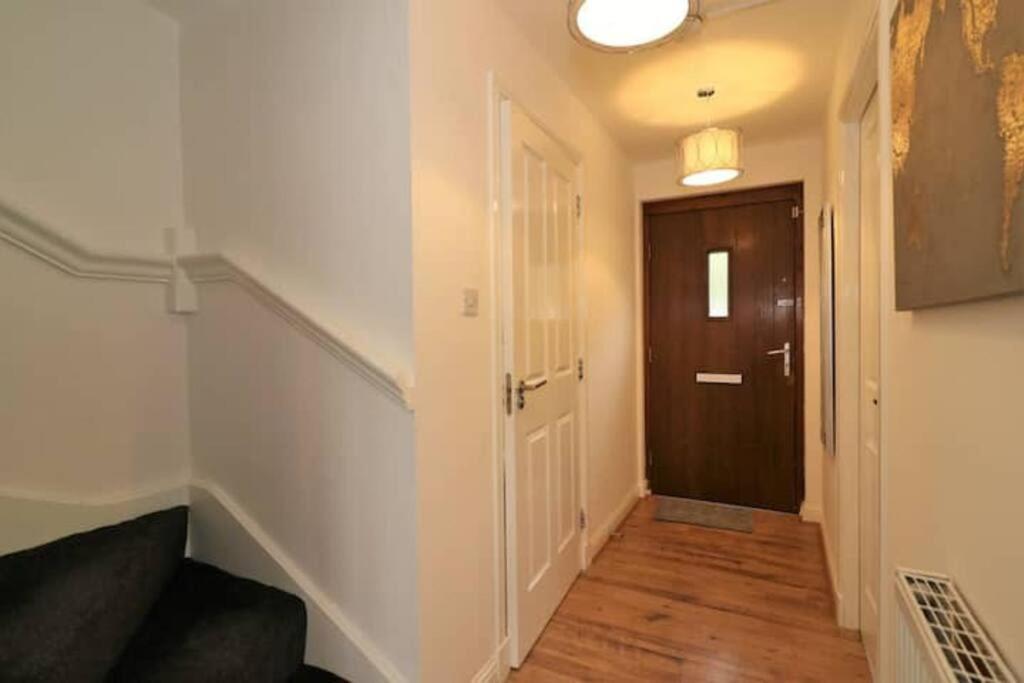 Large 5 Bedroom Townhouse Close To Center Apartment *