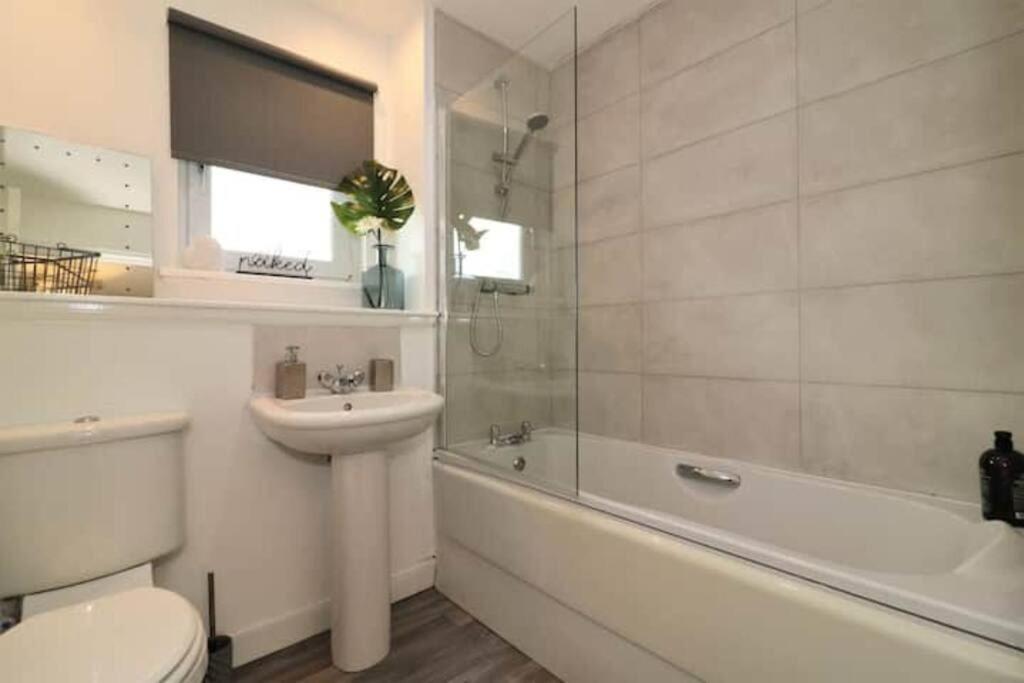 Large 5 Bedroom Townhouse Close To Center Apartment