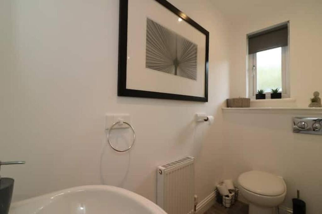 Large 5 Bedroom Townhouse Close To Center * Glasgow