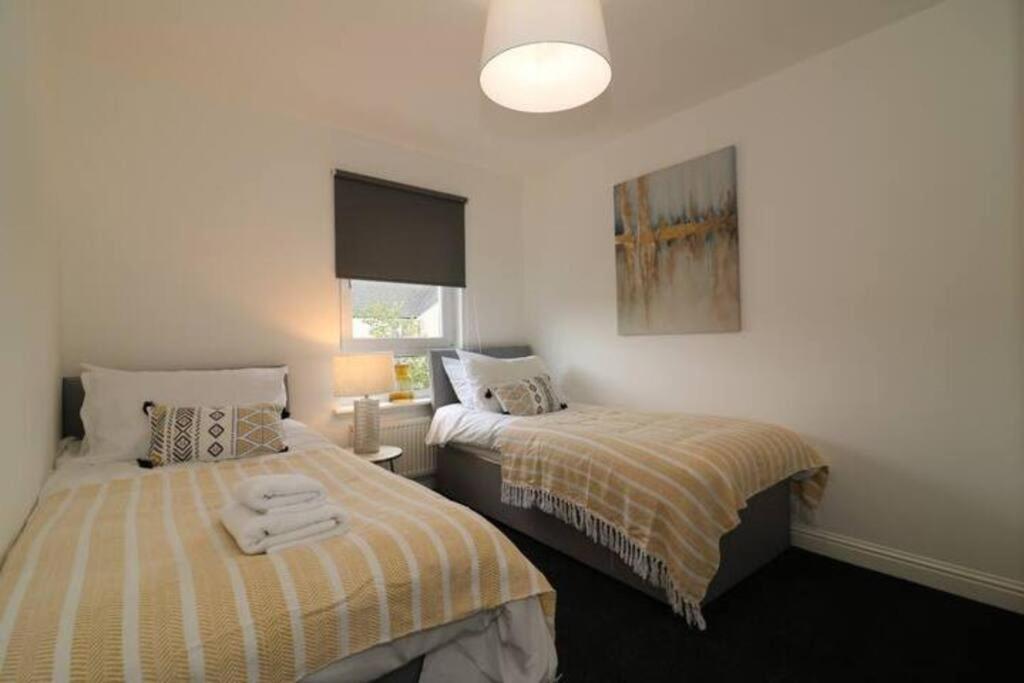 Large 5 Bedroom Townhouse Close To Center Apartment *