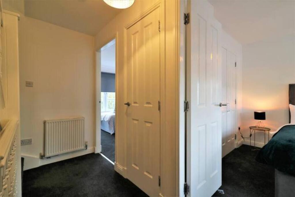 Apartment Large 5 Bedroom Townhouse Close To Center *