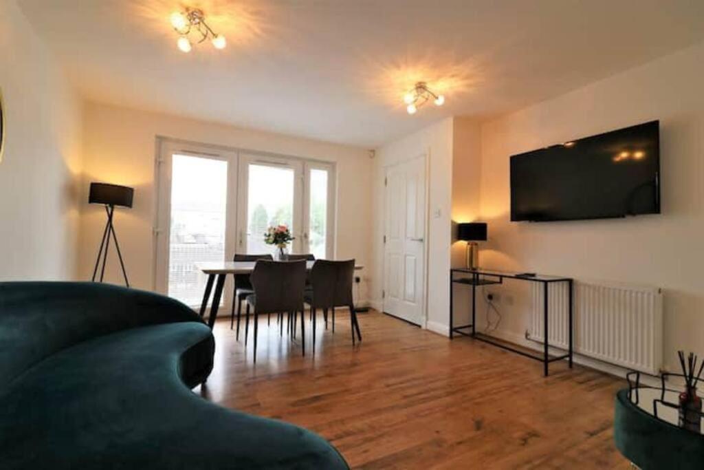 Large 5 Bedroom Townhouse Close To Center * Glasgow