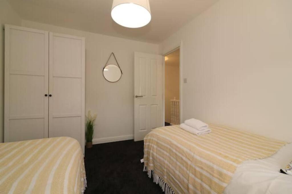 Large 5 Bedroom Townhouse Close To Center Apartment Glasgow