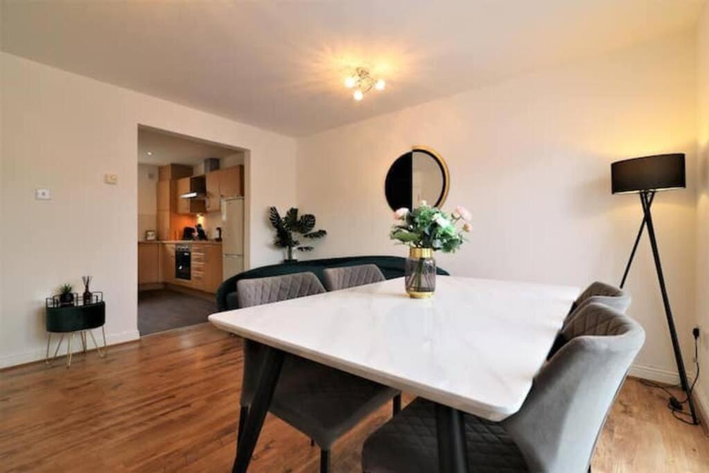 Large 5 Bedroom Townhouse Close To Center * Glasgow