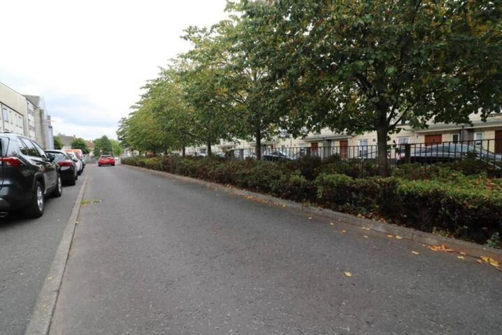 Large 5 Bedroom Townhouse Close To Center * Glasgow