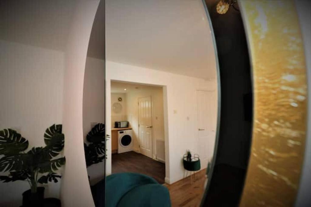 Large 5 Bedroom Townhouse Close To Center Glasgow