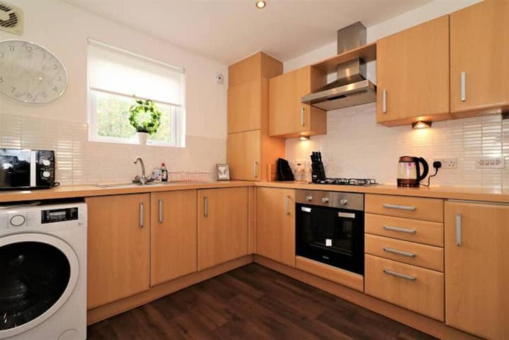 Large 5 Bedroom Townhouse Close To Center Apartment *