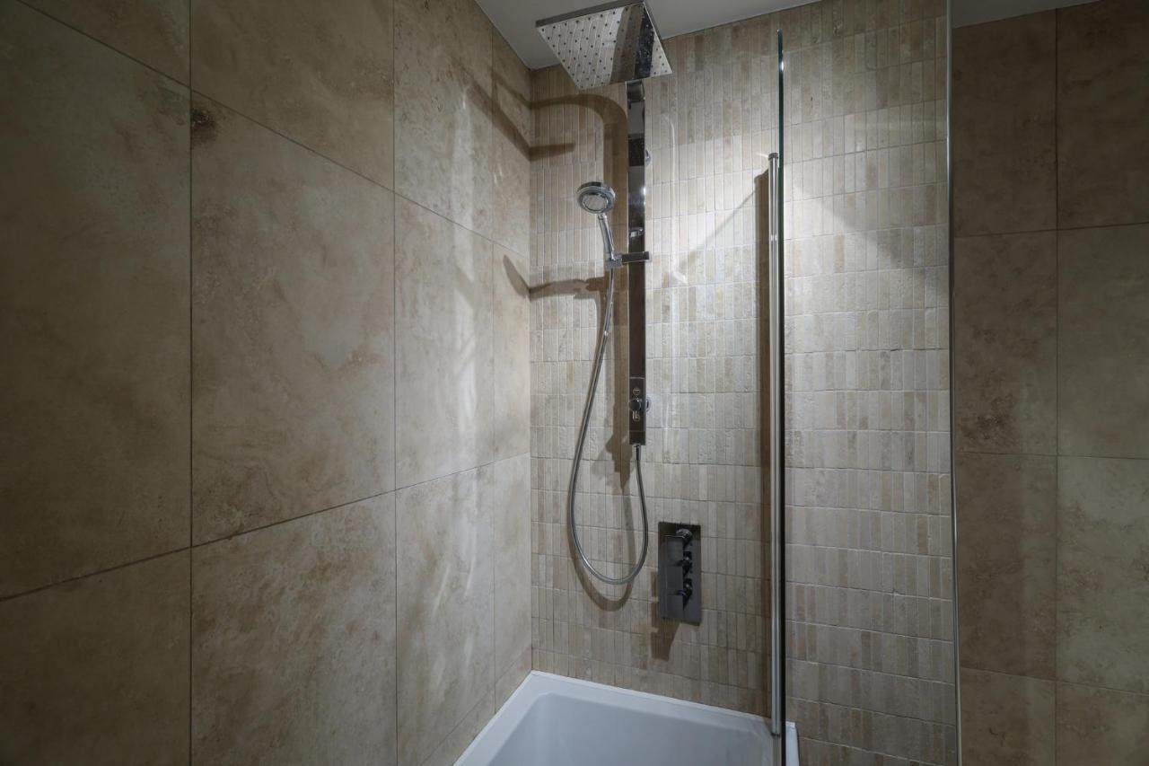 2 Bed In Great Location 15-20 Minutes Walk To Sec