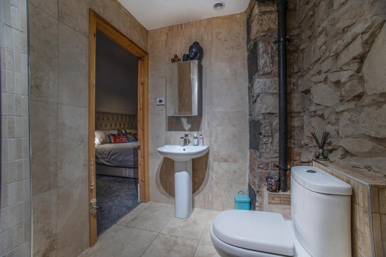 2 Bed In Great Location 15-20 Minutes Walk To Sec *