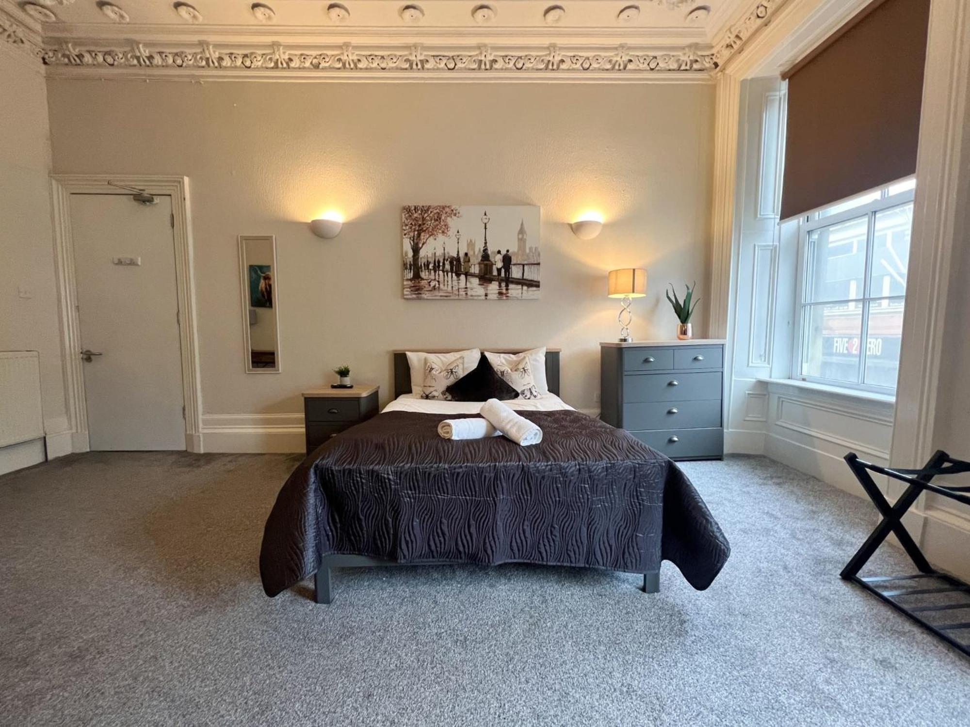 Centre 5 Bedroom Flat On Sauchiehall Street *