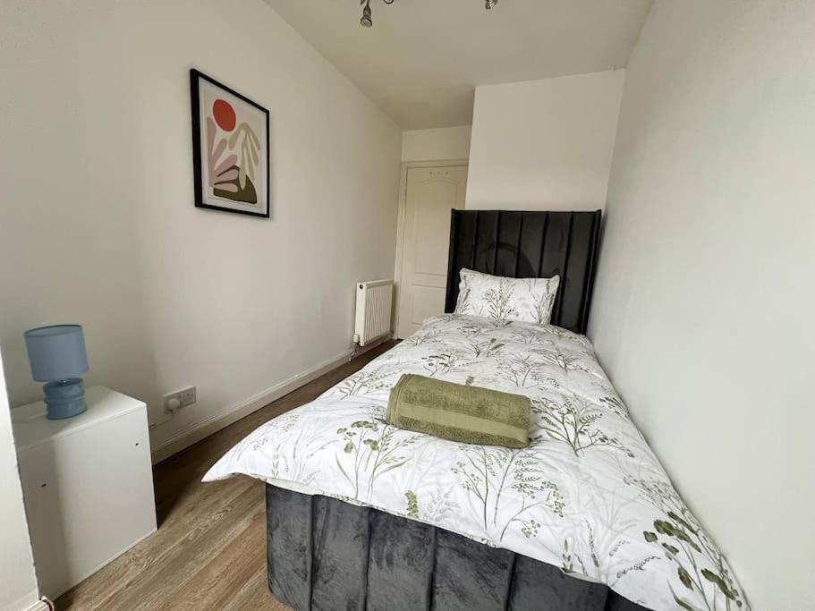Holiday home Ideal 3 Bed In With Free Parking *
